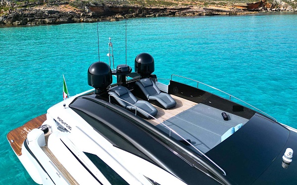 Аренда мега яхты Pershing 90 THYKE III на Сардинии,Италия